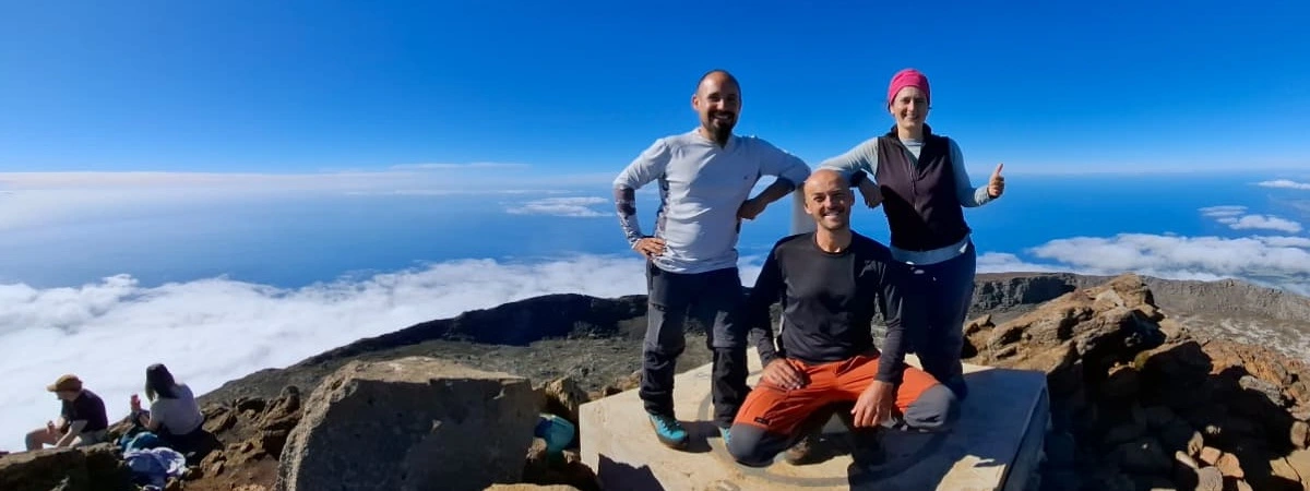 Guides to climb Pico mountain